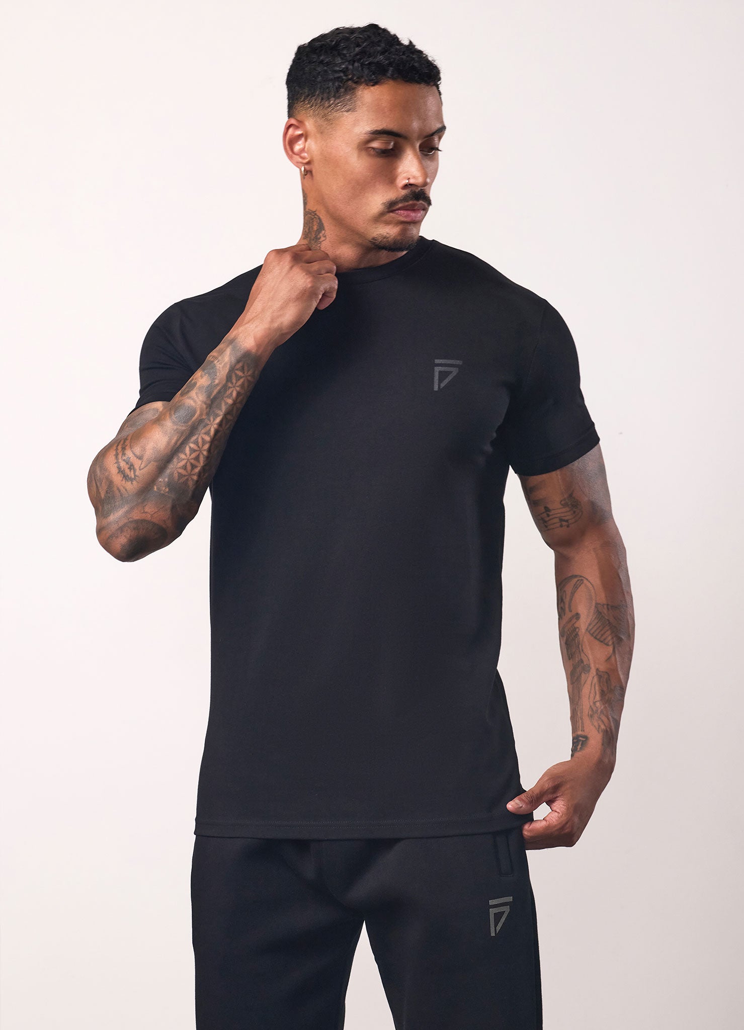 Gym King Fight Division Tee - Black/Black