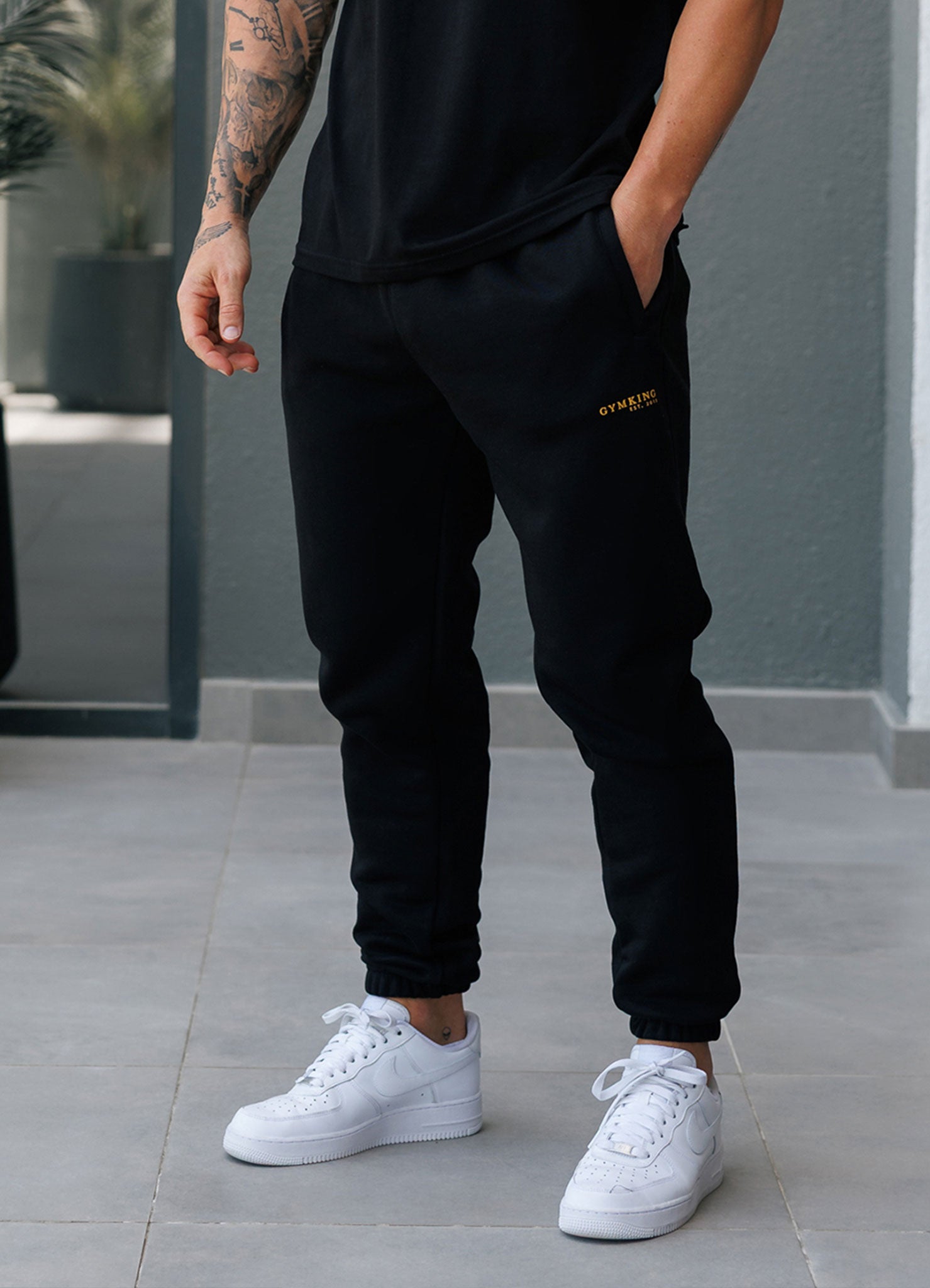 Gym King Established Relaxed Fit Jogger - Black/Gold