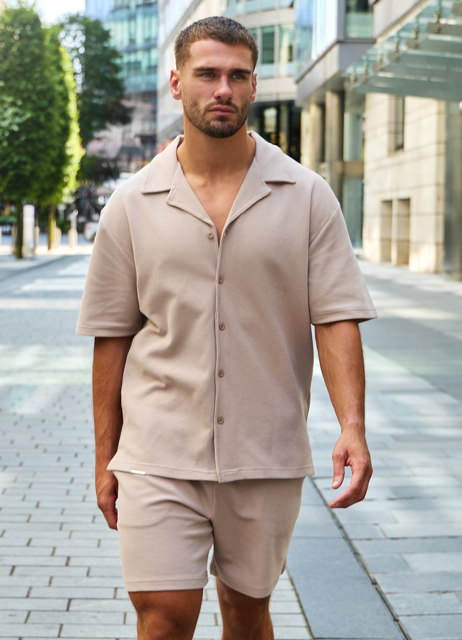 Gym King Signature Waffle Shirt - Warm Taupe