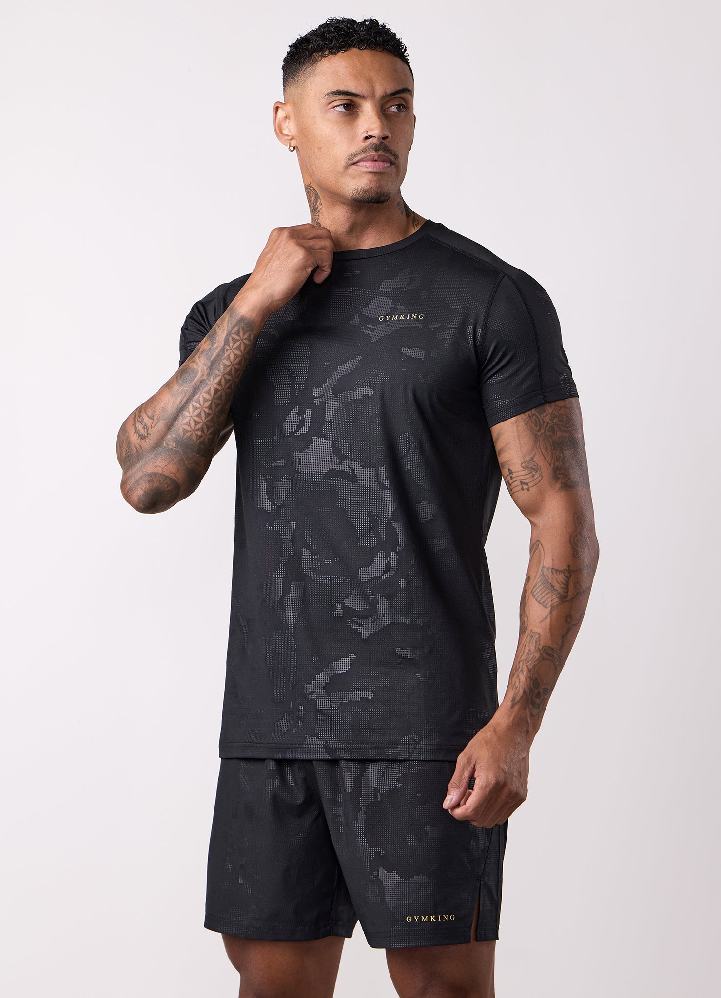 Gym King Debossed Camo Tee - Black/Gold