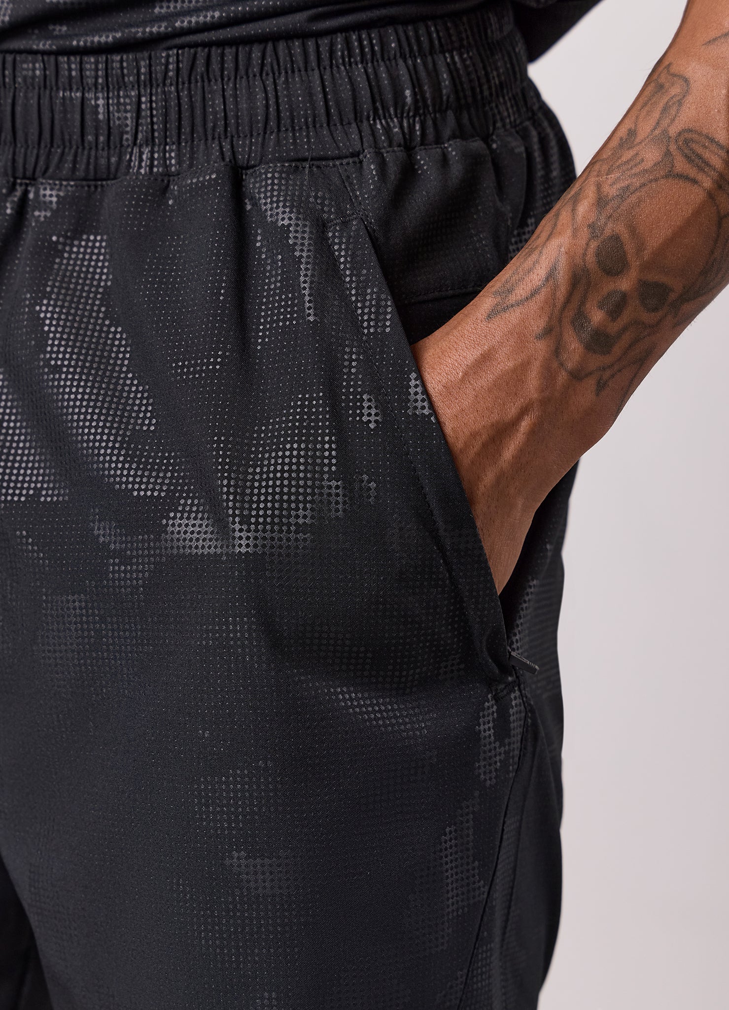 Gym King Debossed Camo Short 5" - Black/Gold