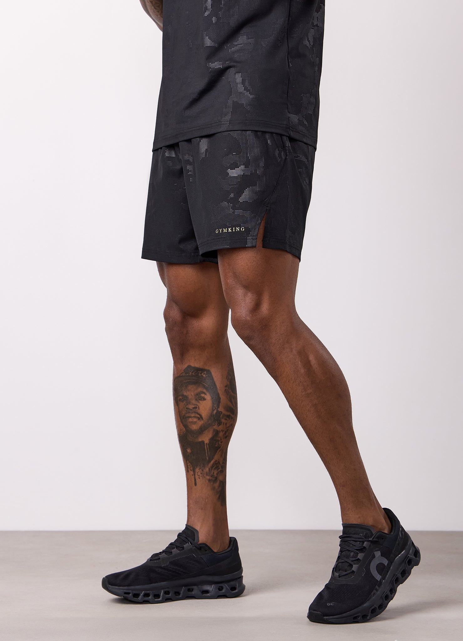 Gym King Debossed Camo Short 5" - Black/Gold