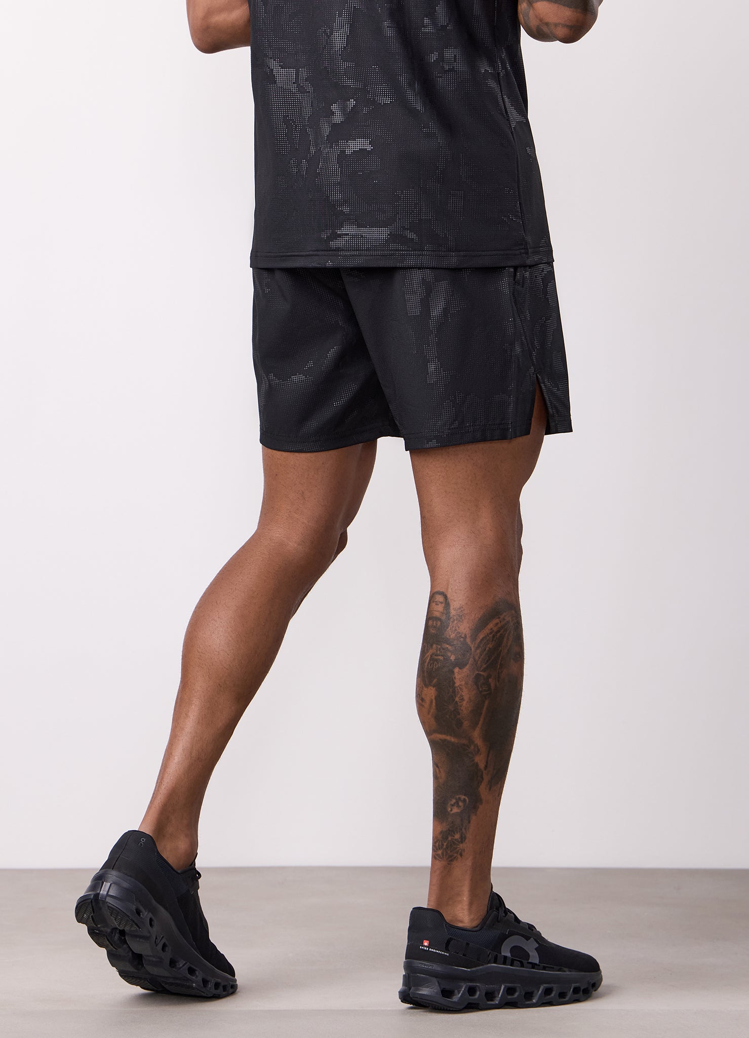 Gym King Debossed Camo Short 5" - Black/Gold