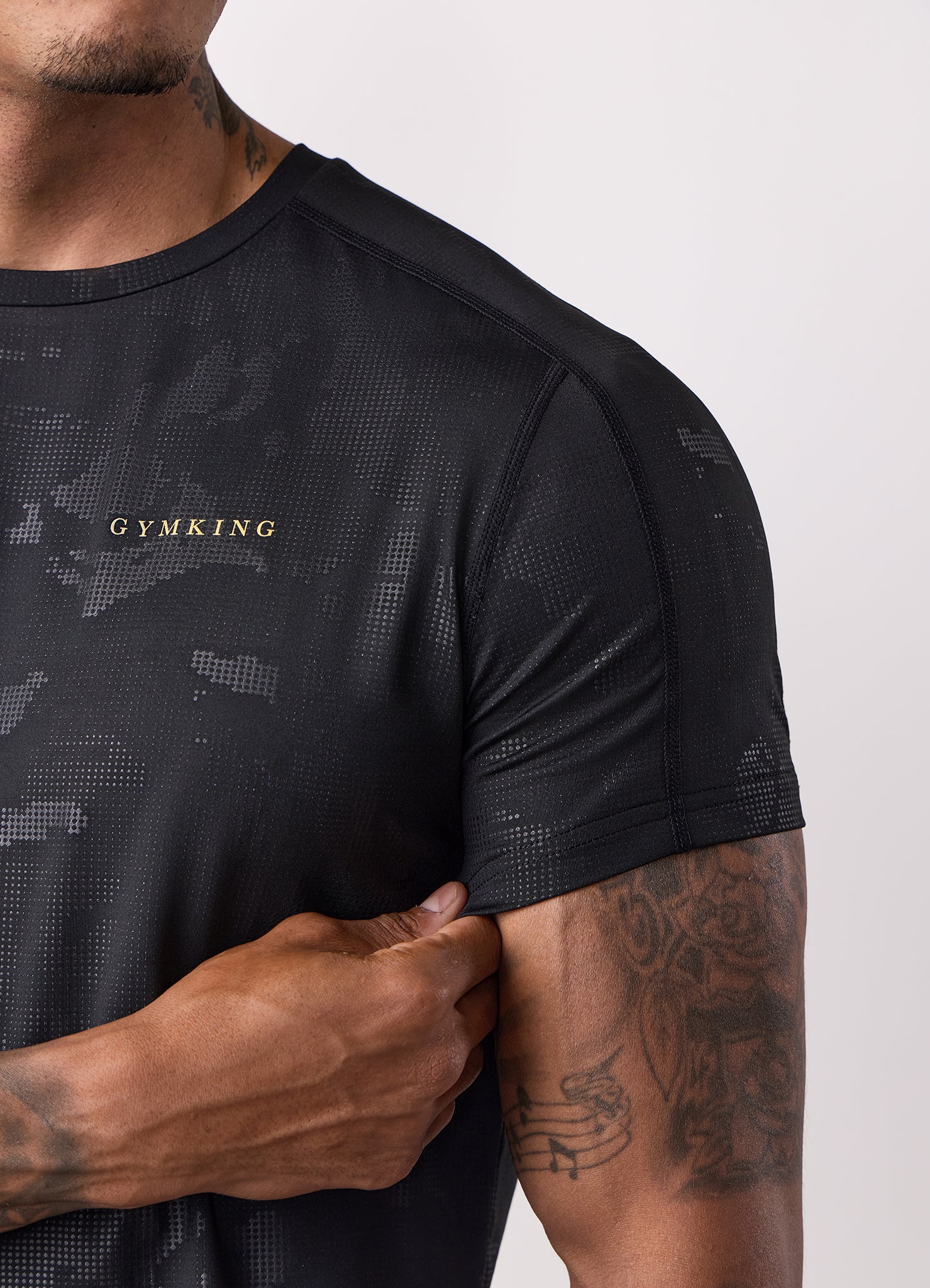 Gym King Debossed Camo Tee - Black/Gold