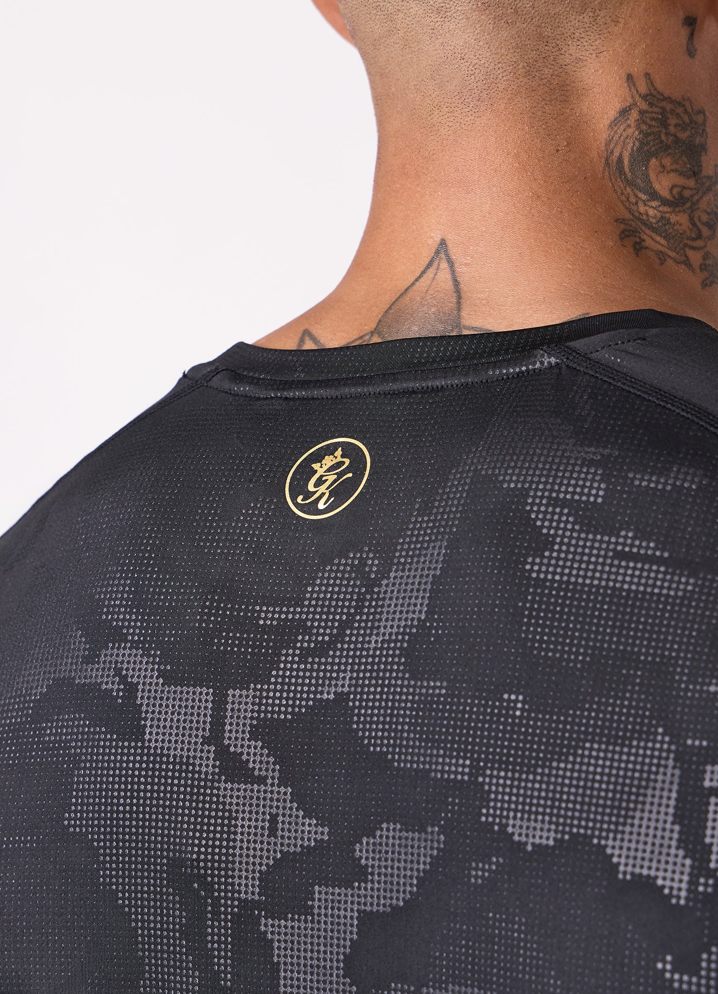 Gym King Debossed Camo Tee - Black/Gold
