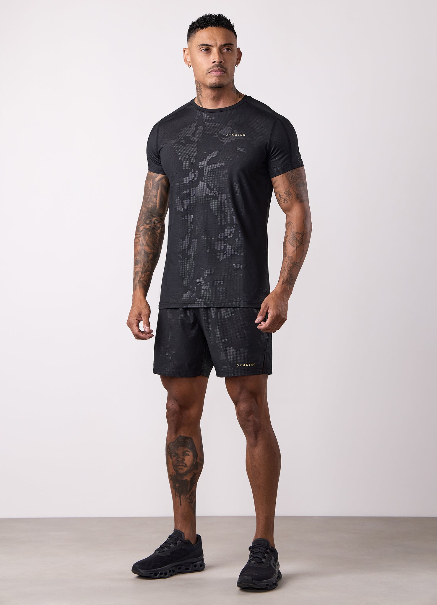 Gym King Debossed Camo Tee - Black/Gold