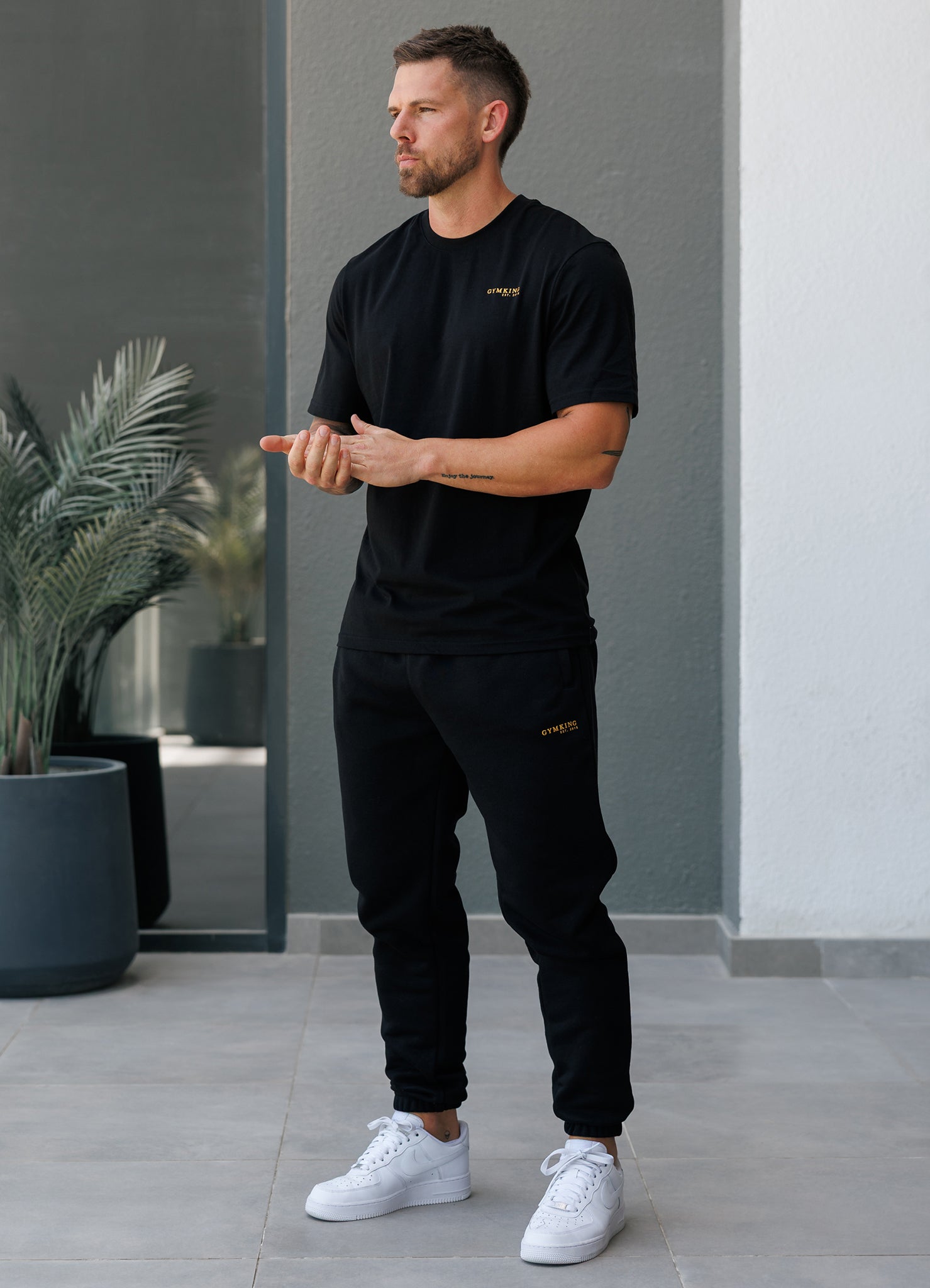 Gym King Established Relaxed Fit Jogger - Black/Gold
