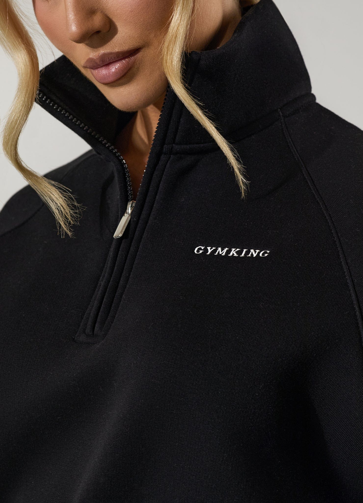 Gym King Raglan Sleeve Fleece Funnel - Black