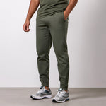 Gym King Ascent Joggingbroek van geborsteld fleece met omgeslagen pijpen – donkerolijfgroen (miniatuurafbeelding)