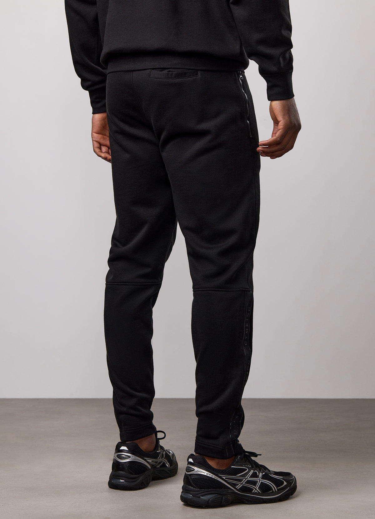 Gym King Ascent Taped Jogger - Black