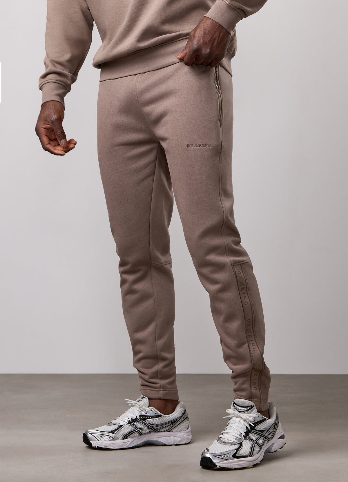 Gym King Ascent Taped Jogger - Truffle