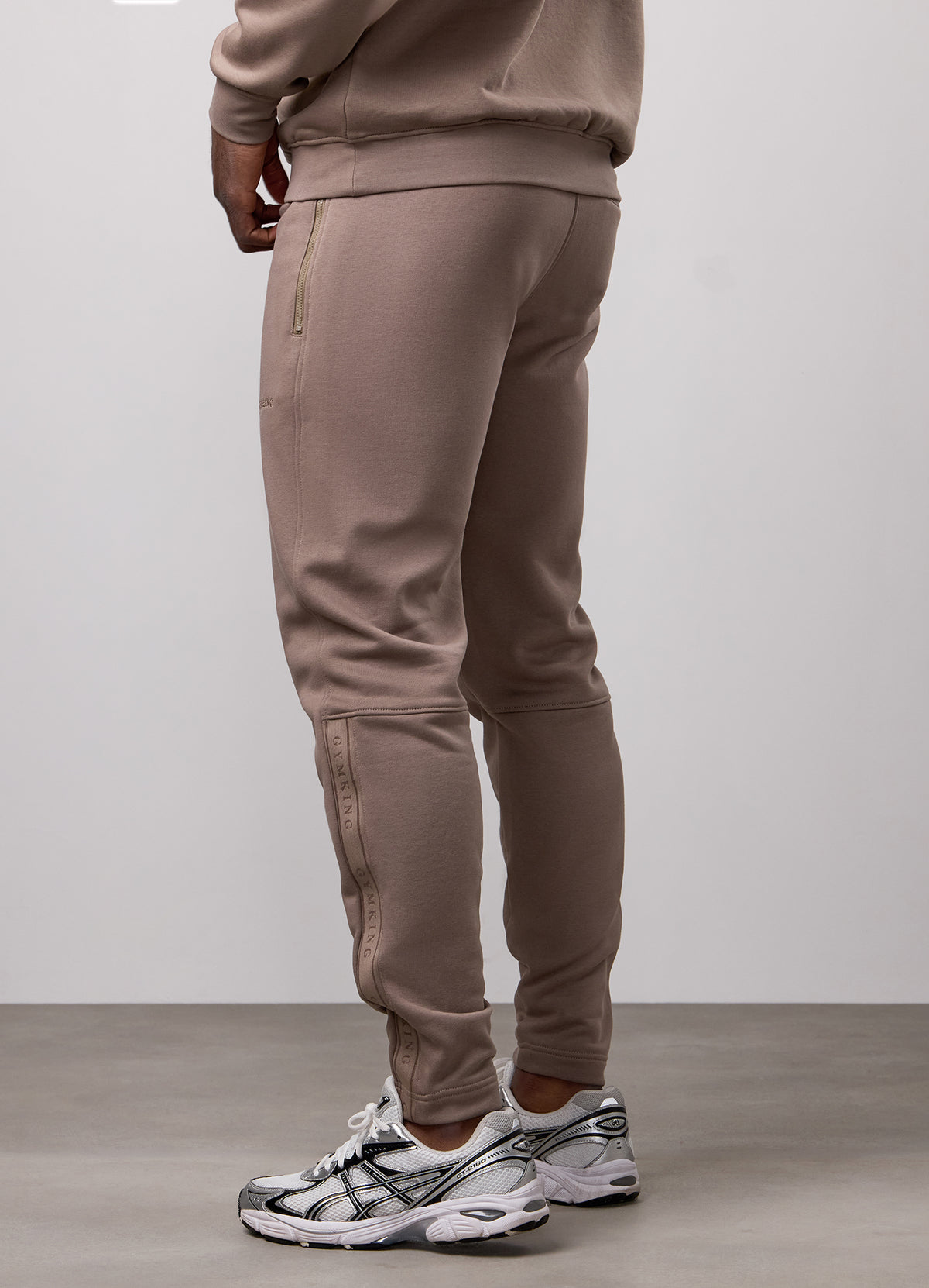 Gym King Ascent Taped Jogger - Truffle