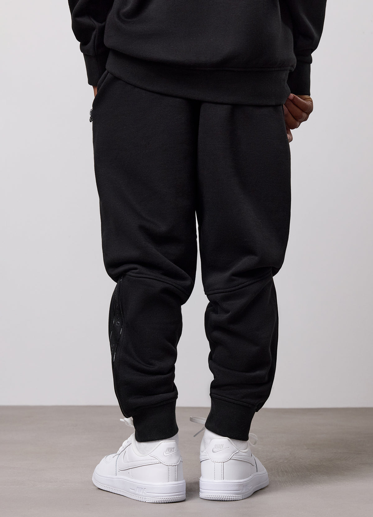 Gym King Older Kids Ascent Taped Jogger - Black