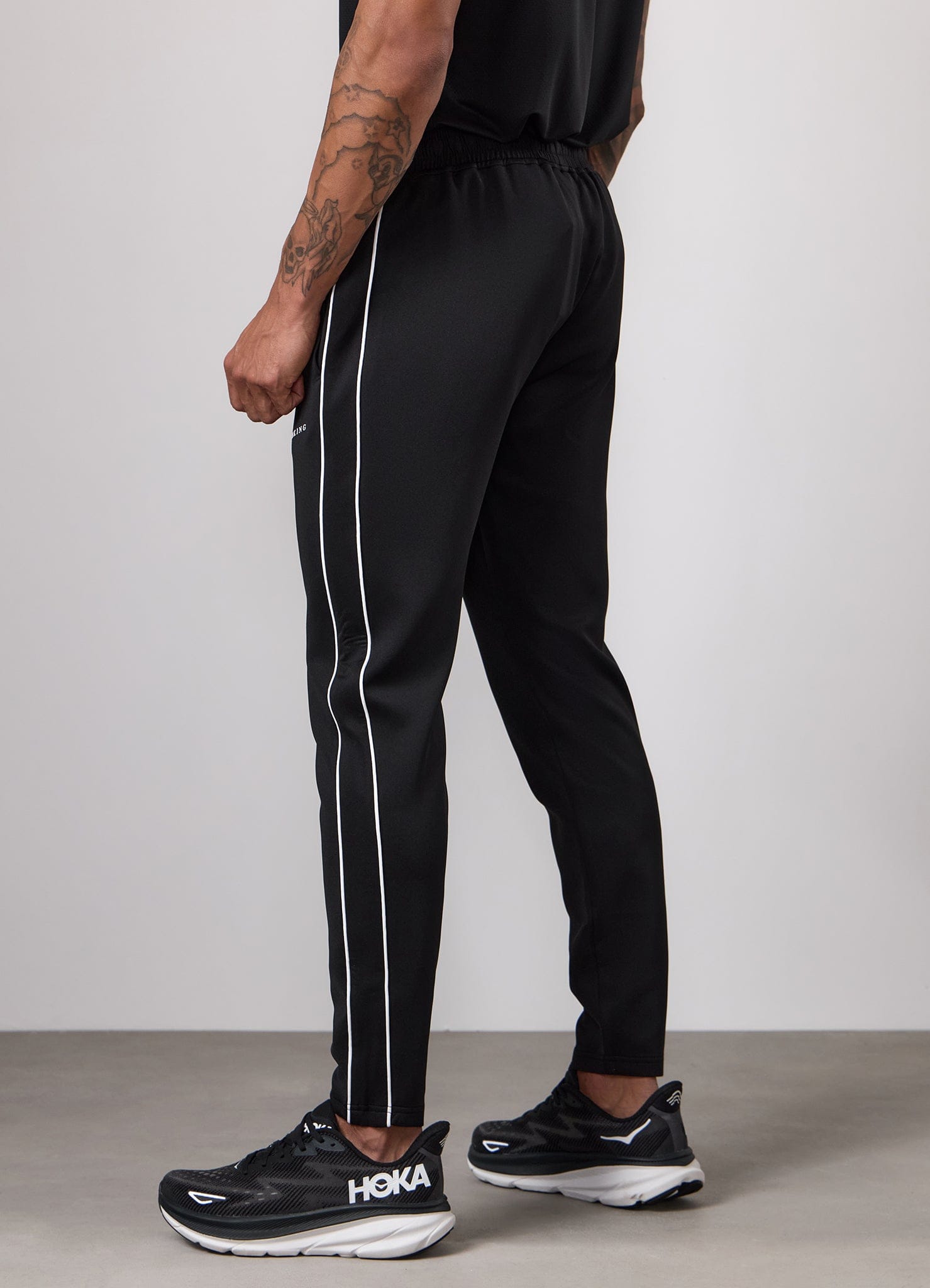 Gym King Core Piped Tapered Leg Jogger - Black