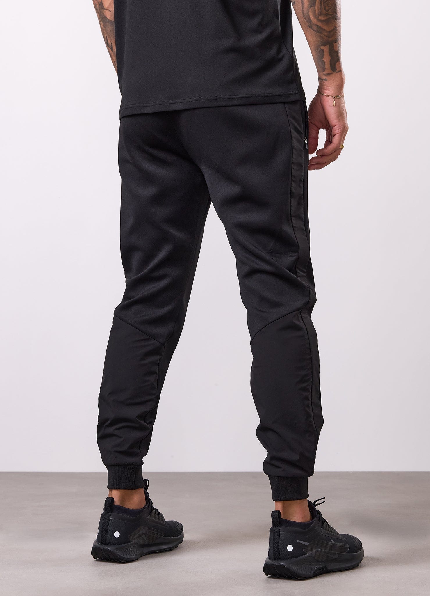 Gym King Core Plus Panel Jogger - Black