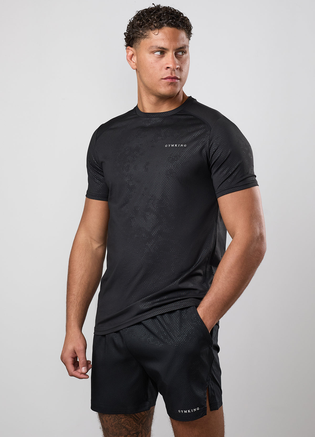 Gym King T-shirt met ingeperste pixels - Zwart