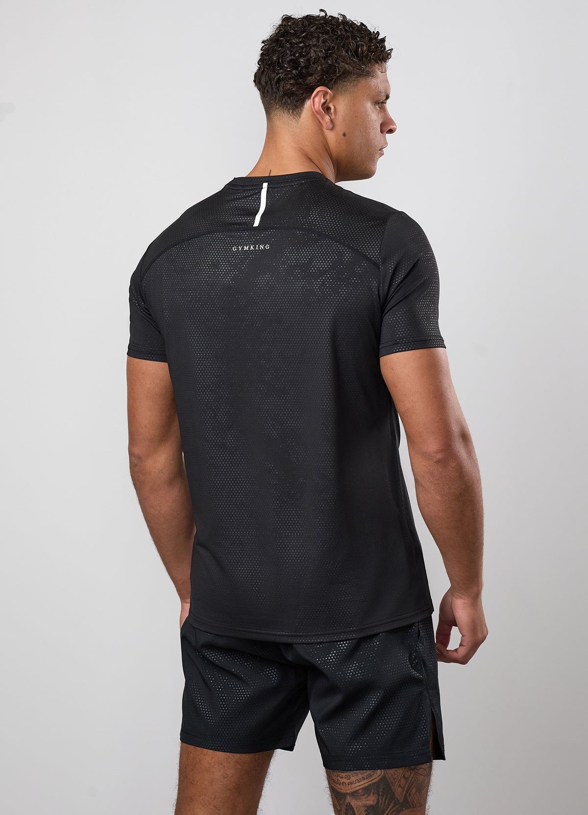 Gym King T-shirt met ingeperste pixels - Zwart