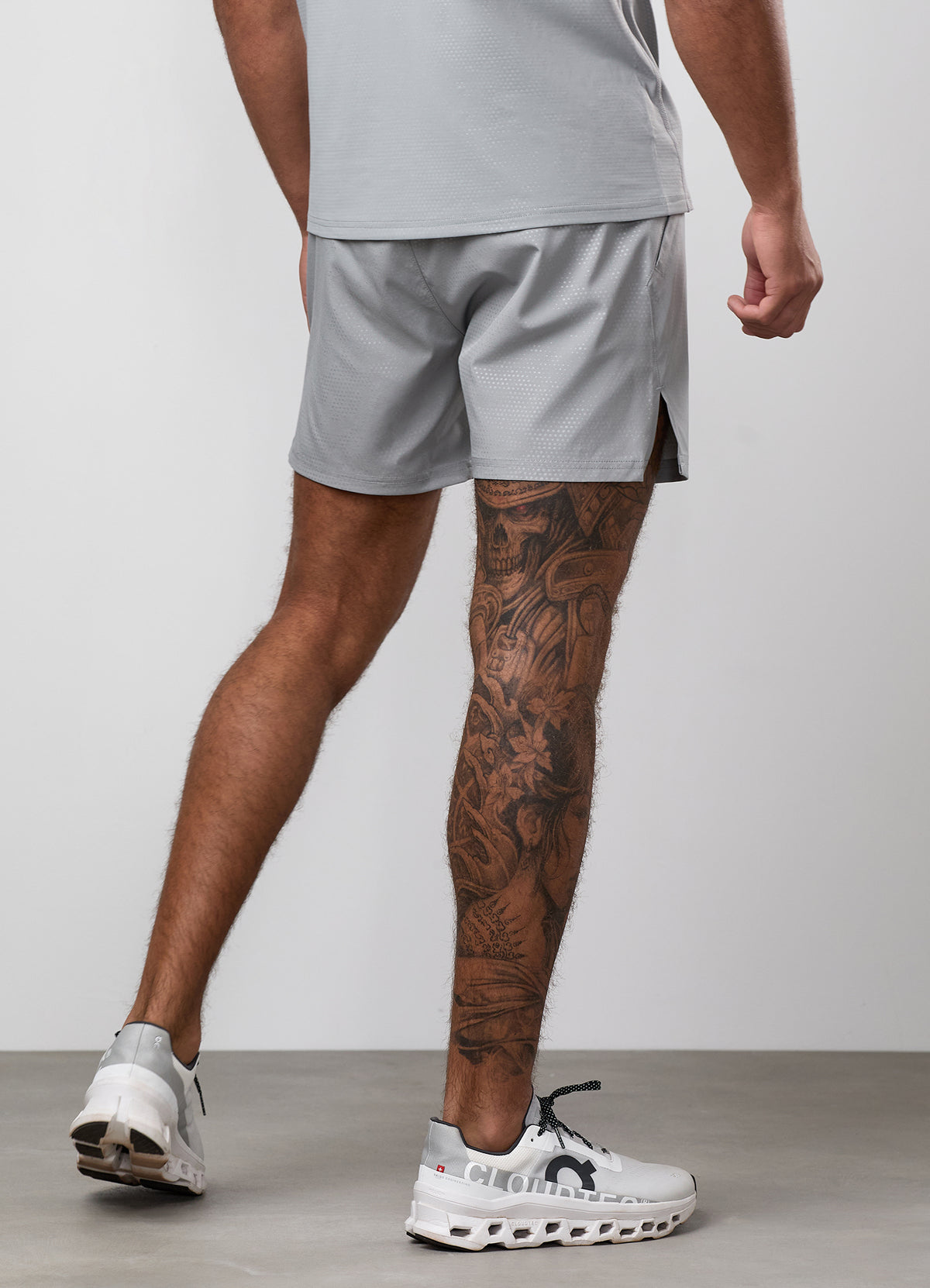 Gym King „Debossed Pixel 5“ Shorts – Urban Grey