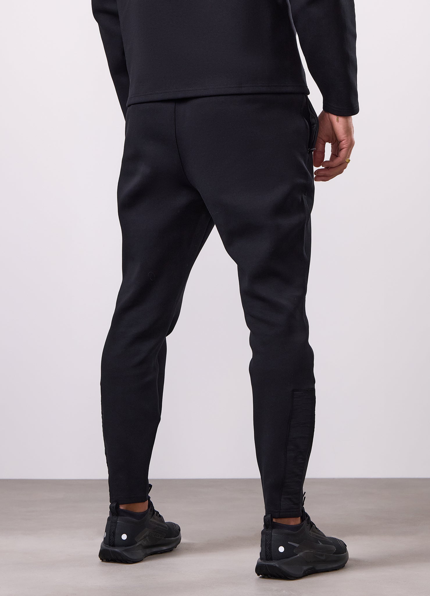 Gym King Dynamic Training Tracksuit - Black