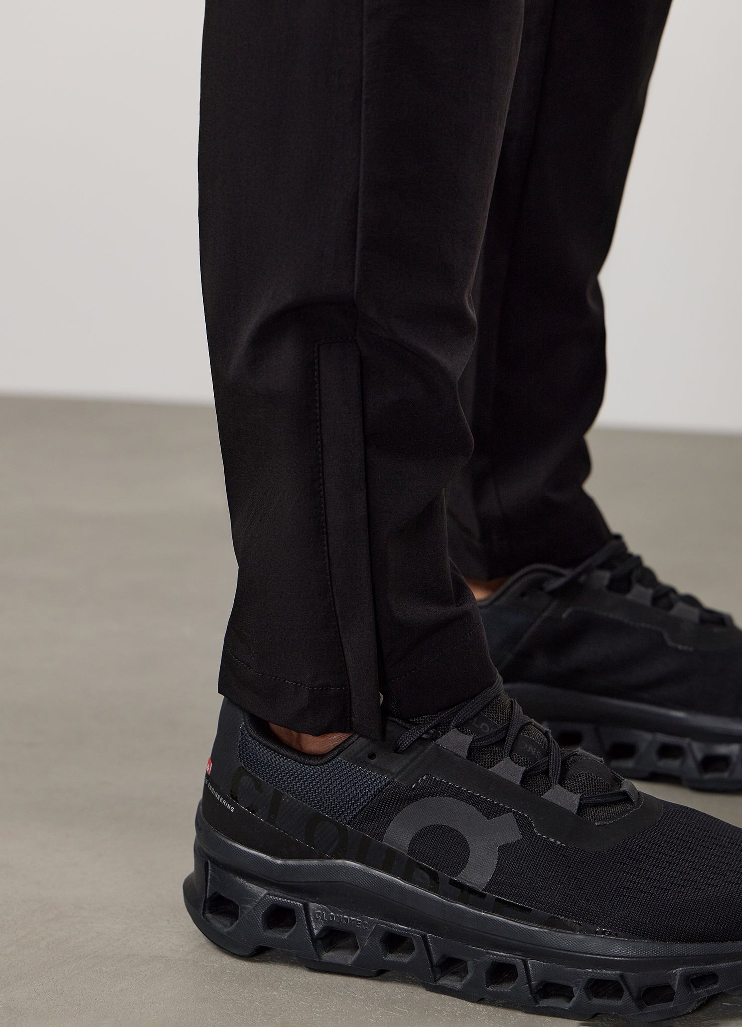 Gym King Endurance Woven Pant - Black/Dark Cherry