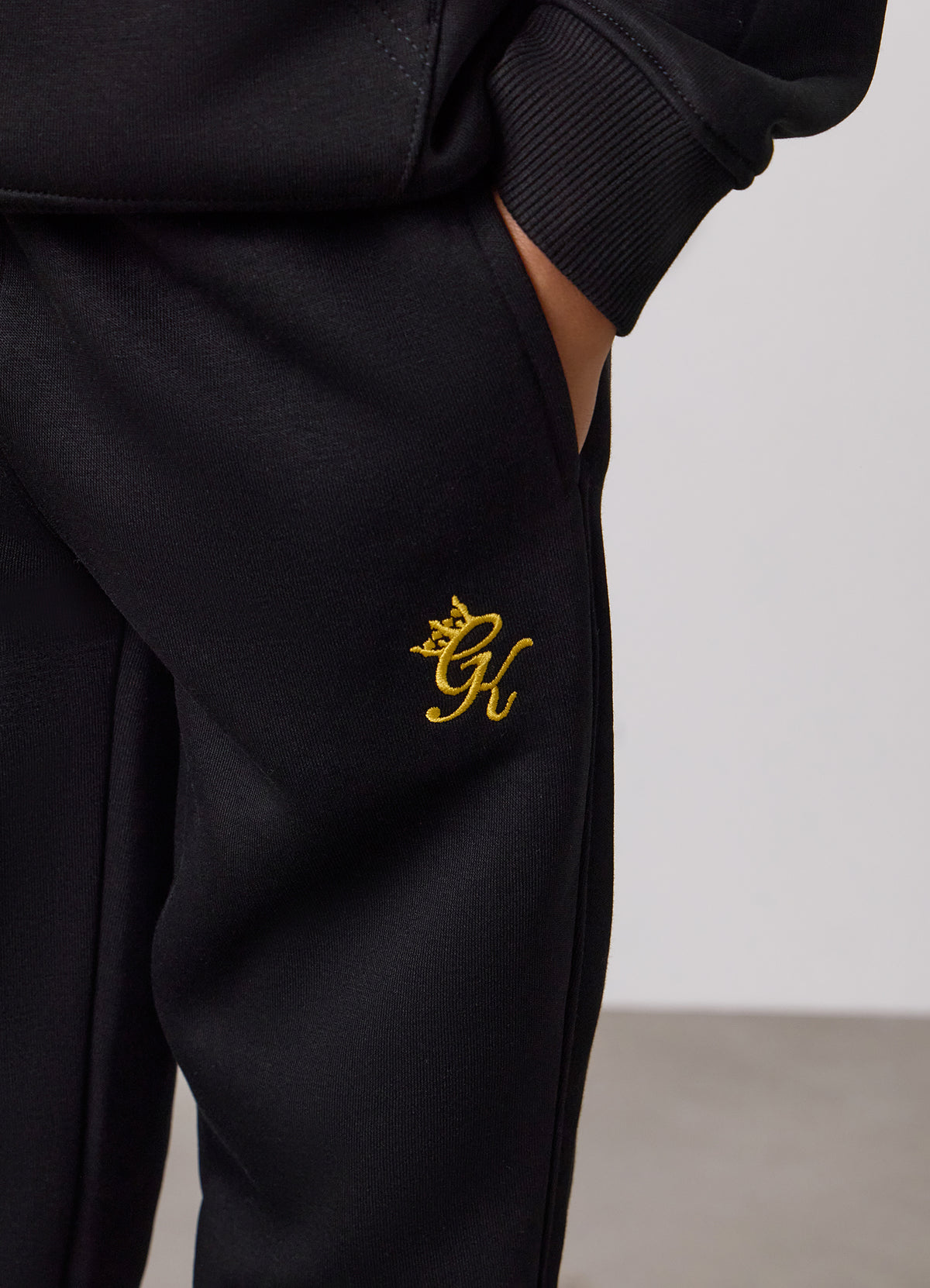 Gym King Older Kids Fundamental Jogger - Black/Gold
