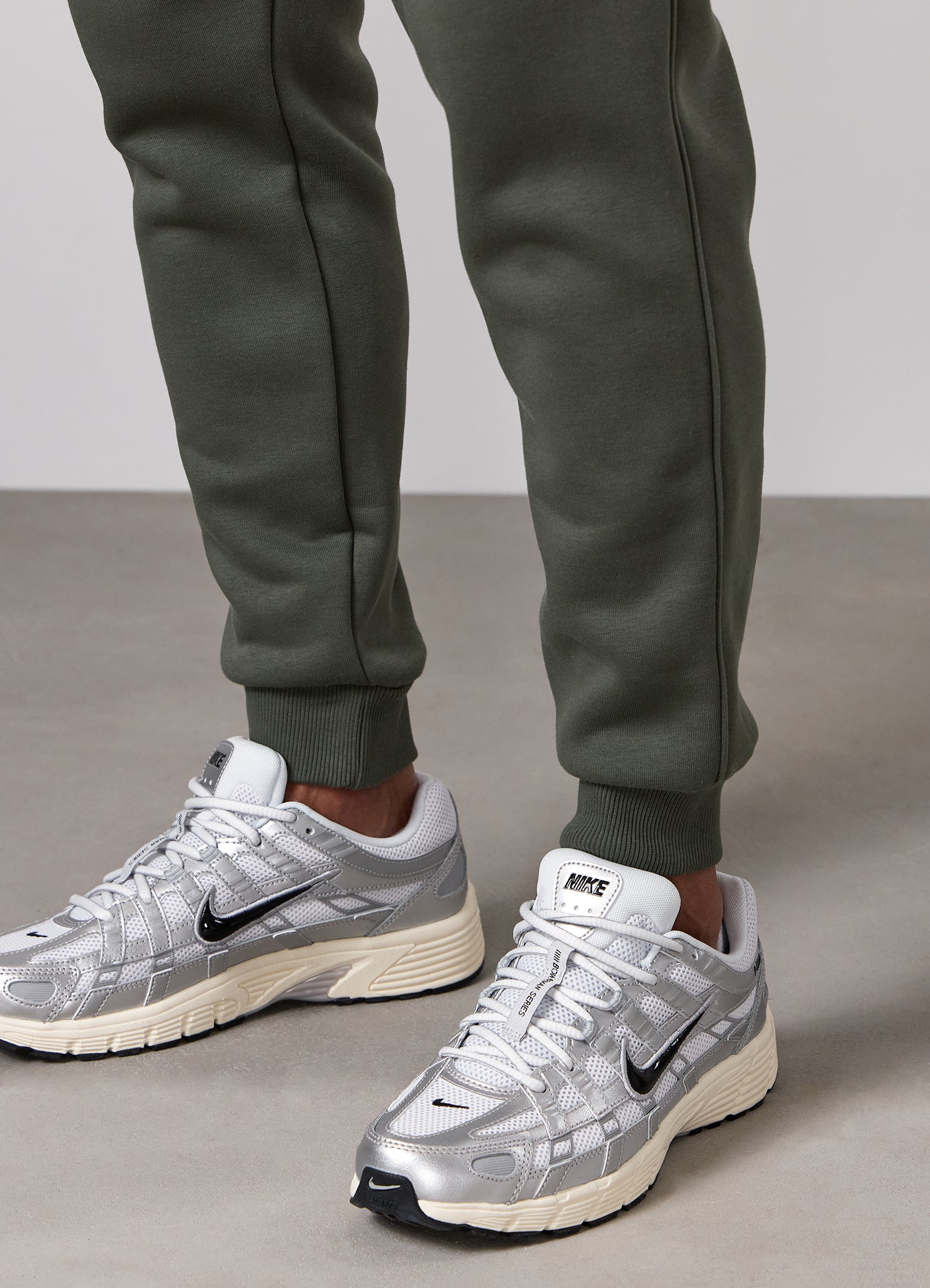 Gym King Fundamental Linear Jogger - Deep Olive