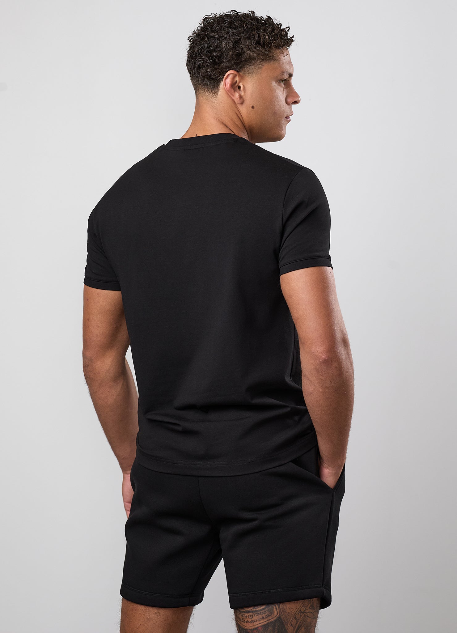 Gym King Fundamental Linear Tee - Black/Black