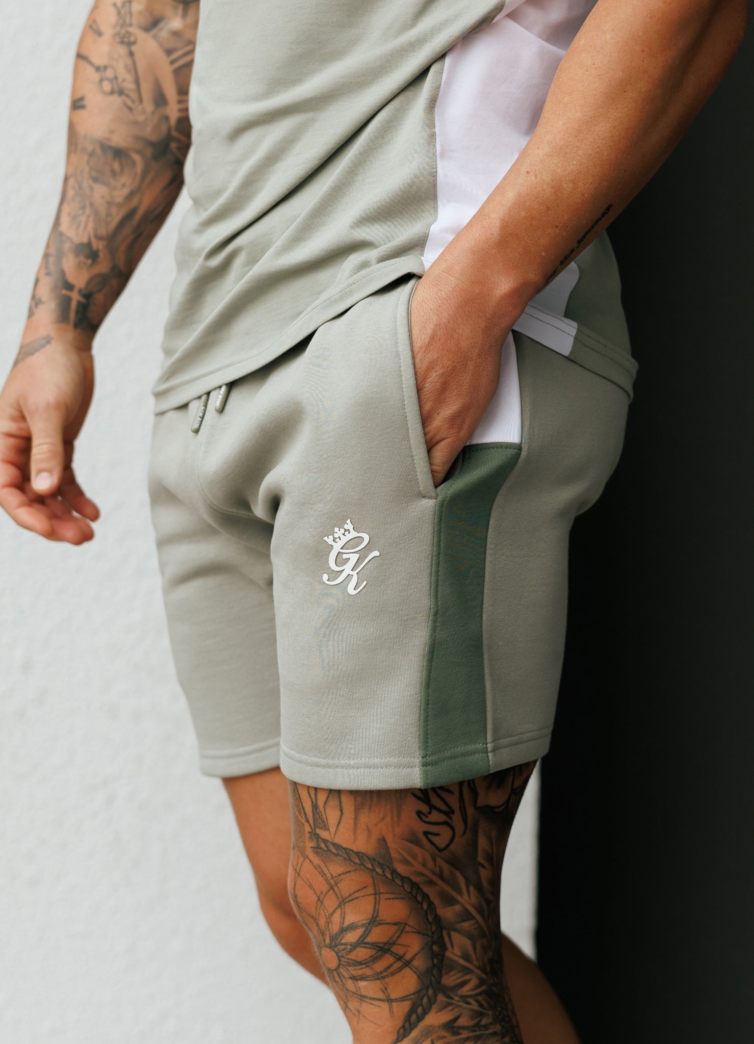 Gym King Contrast Panel Short - Fern/Soft Khaki/White