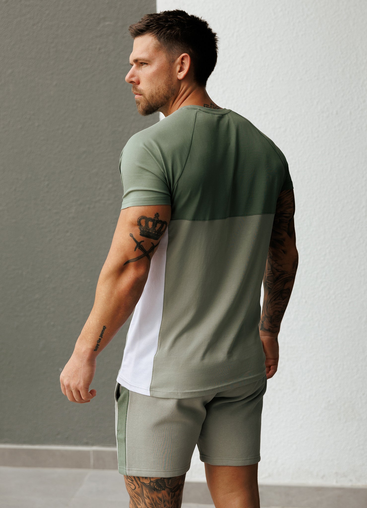 Gym King Contrast Panel Jersey Tee - Fern Green/Soft Khaki/White