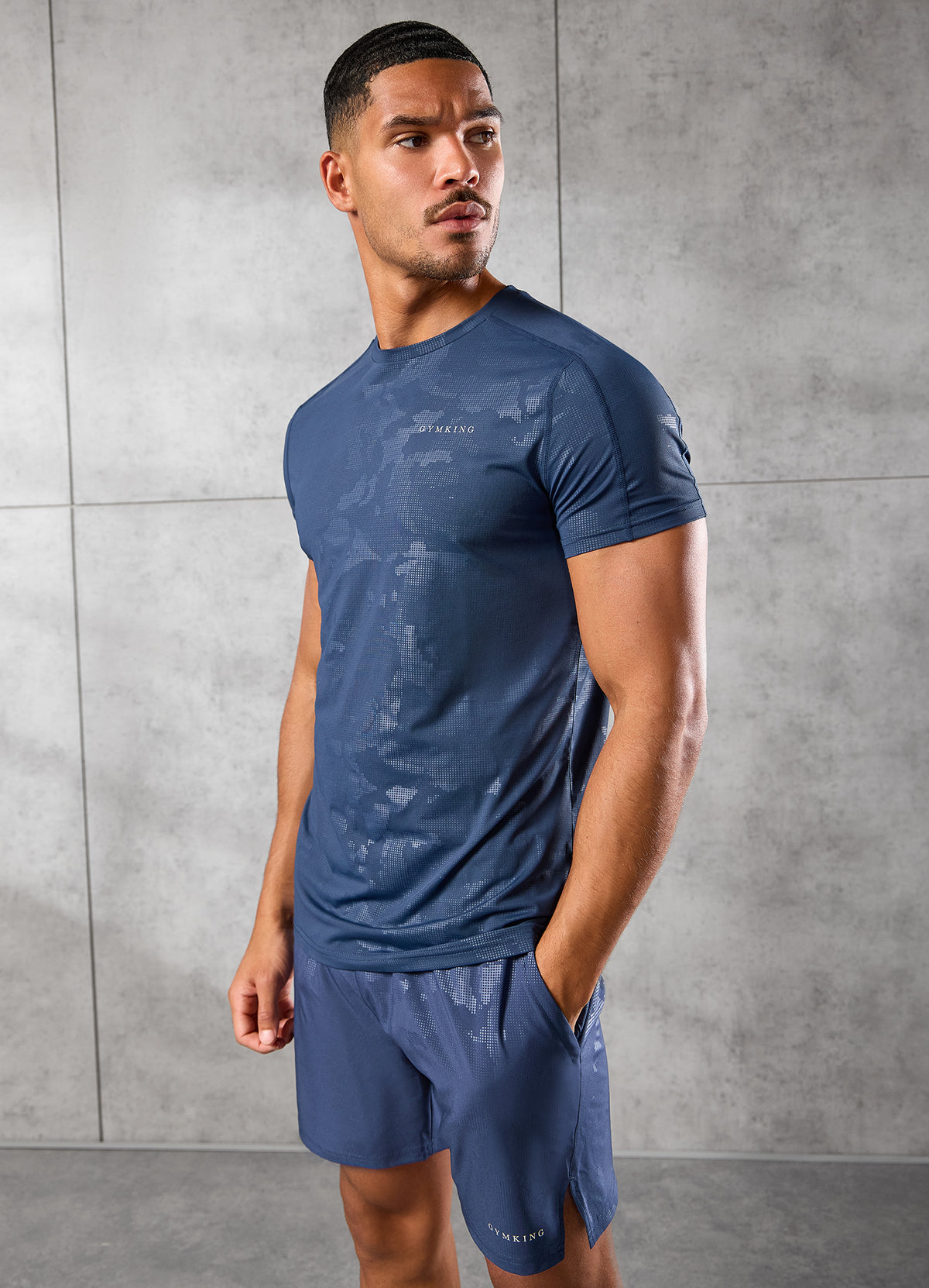 Gym King T-shirt met camo-motief in reliëf - Midnight