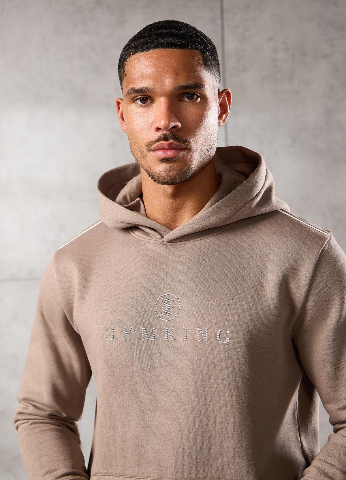 Gym King Pro Logo V2-hoodie - Truffle