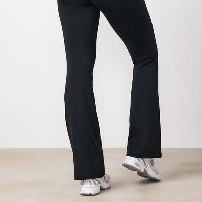 Gym King Knockout Flared Legging Petite - Black