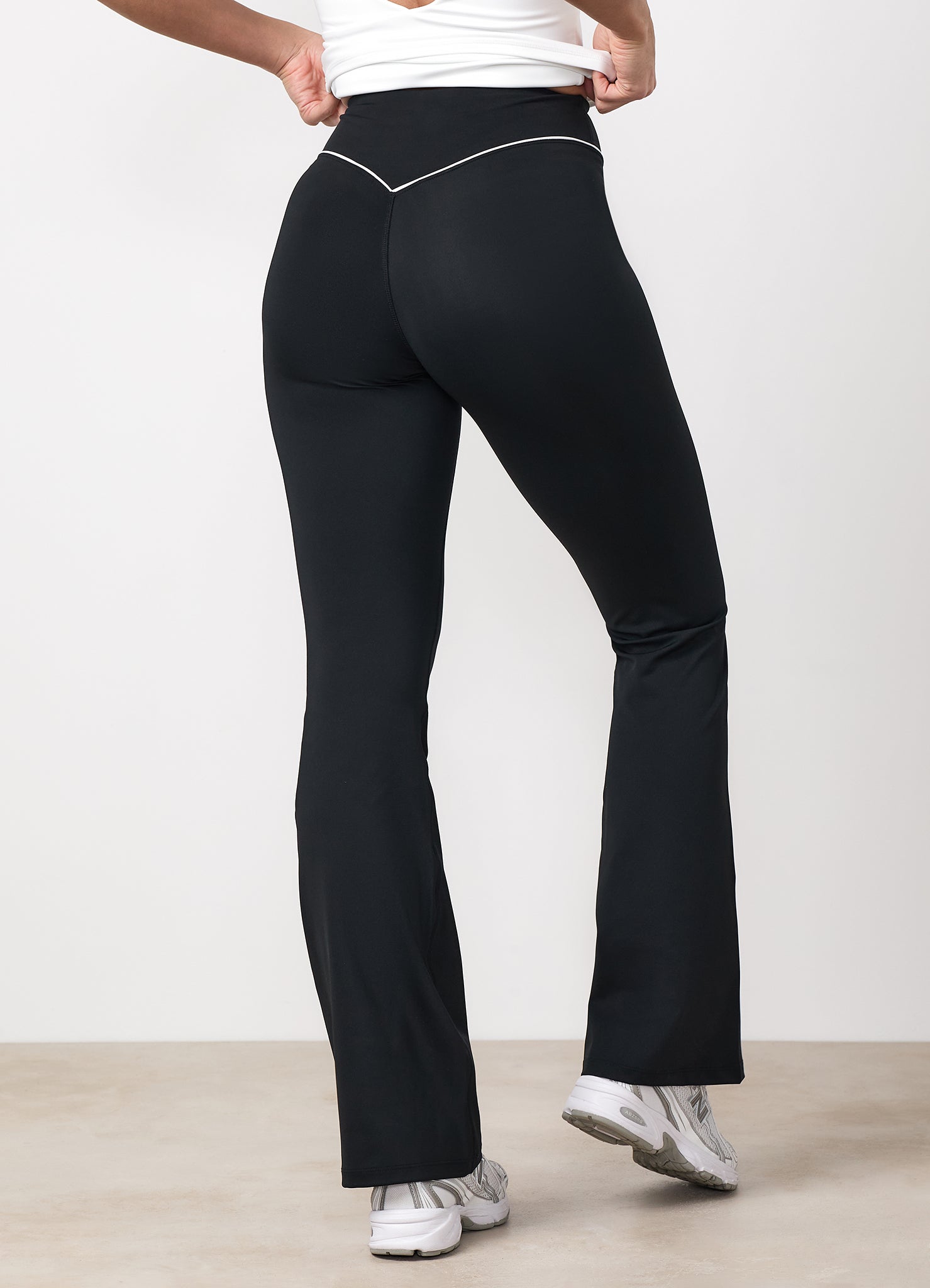 Gym King Knockout Flared Legging Petite - Black