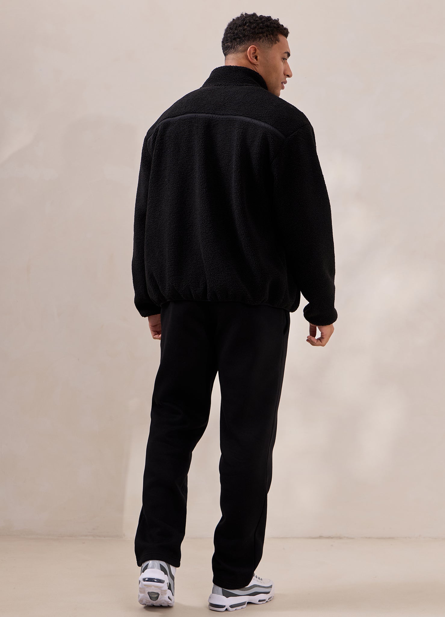 Gym King Borg Funnel Jacket - Black