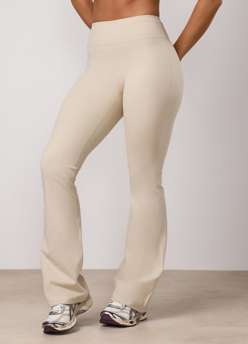 Gym King Peach Luxe Flared Yoga Pant - Moonbeam