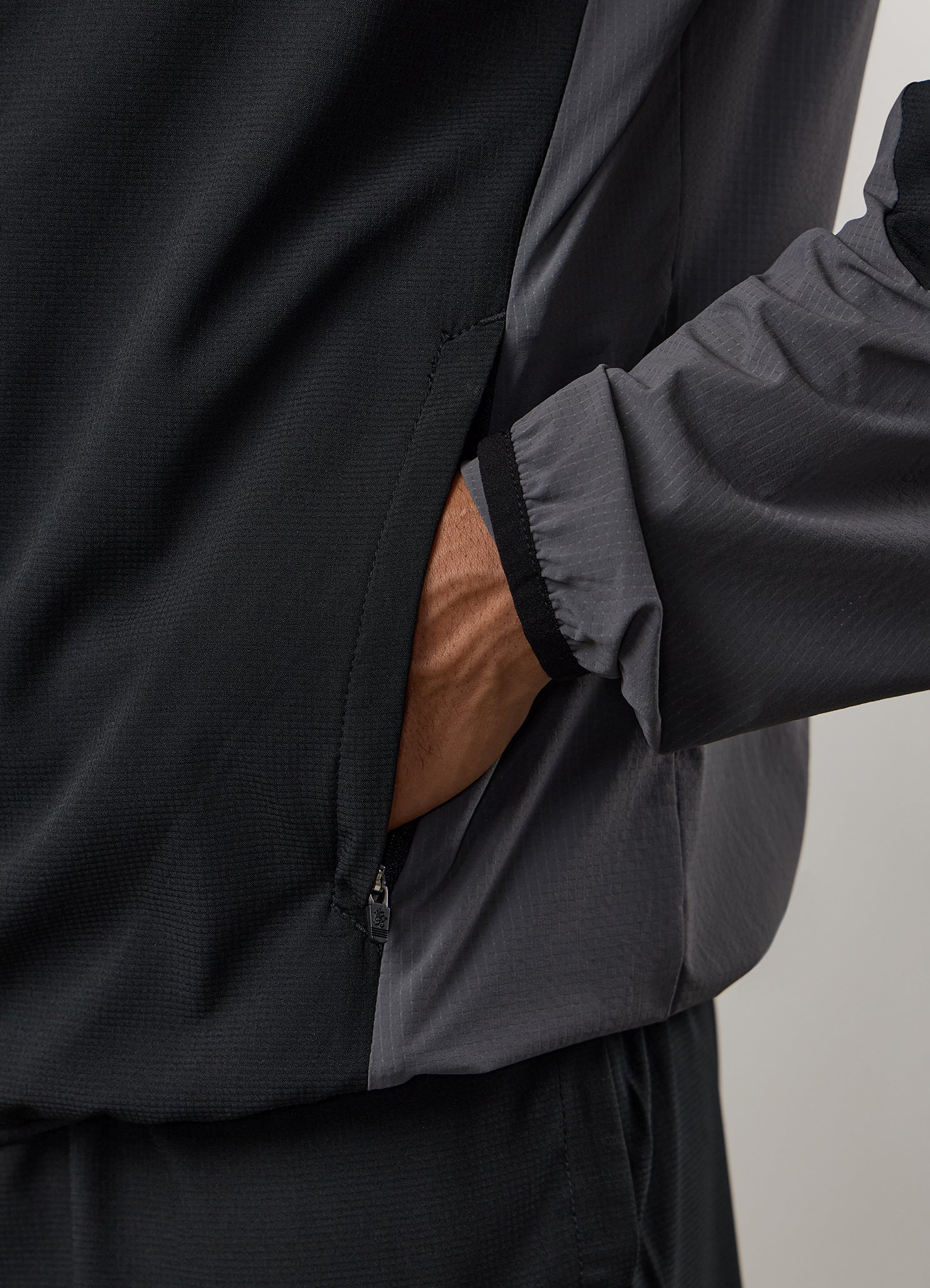 Gym King Progress Windbreaker - Black/Graphite