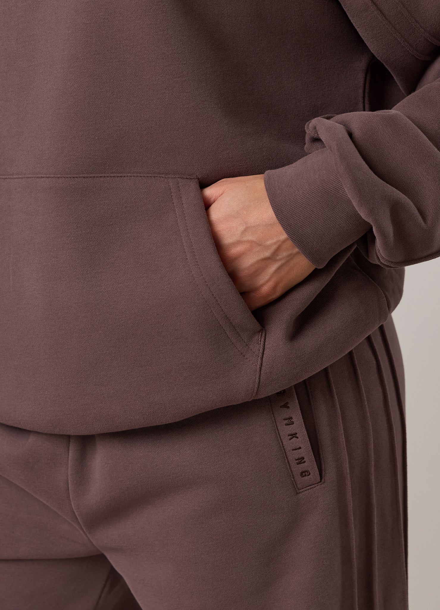 Gym King Replenish Peached Seam Hood - Deep Mocha