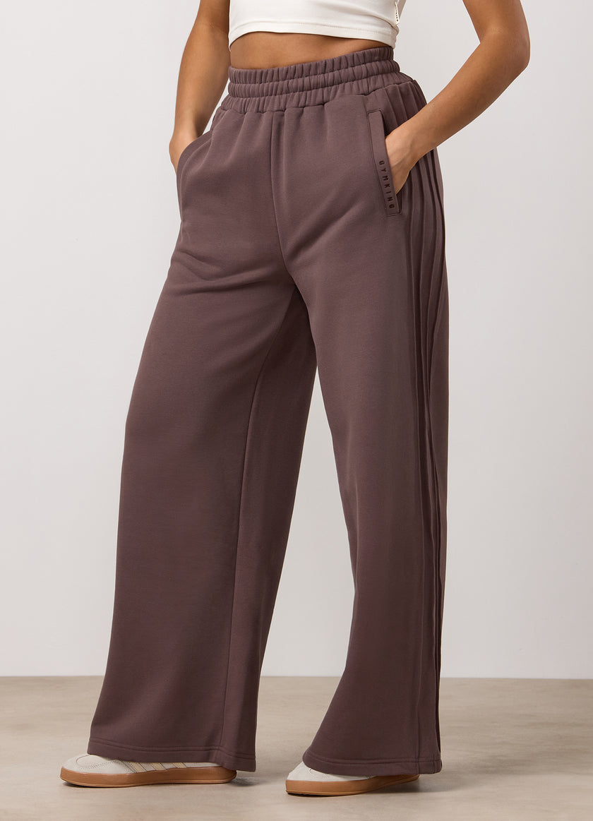 Gym King Replenish Peached Wide Seam Jogger - Deep Mocha