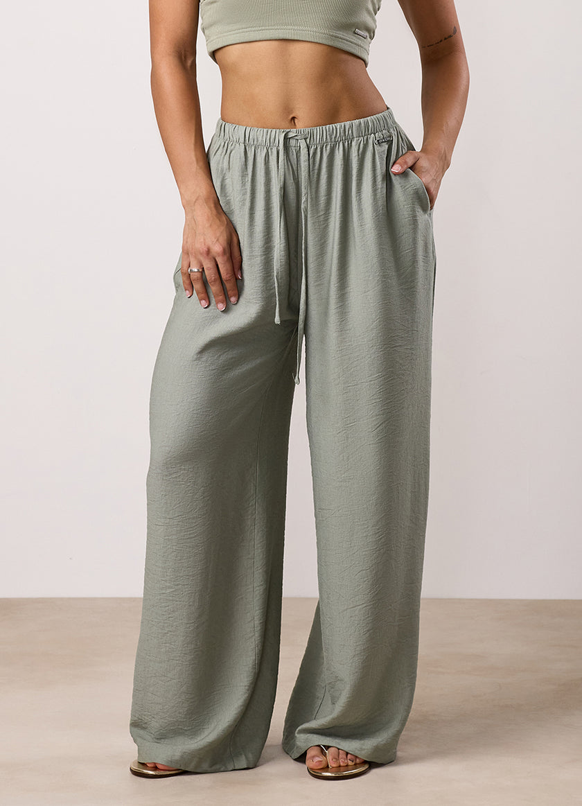 Gym King Signature Woven Trousers - Sage