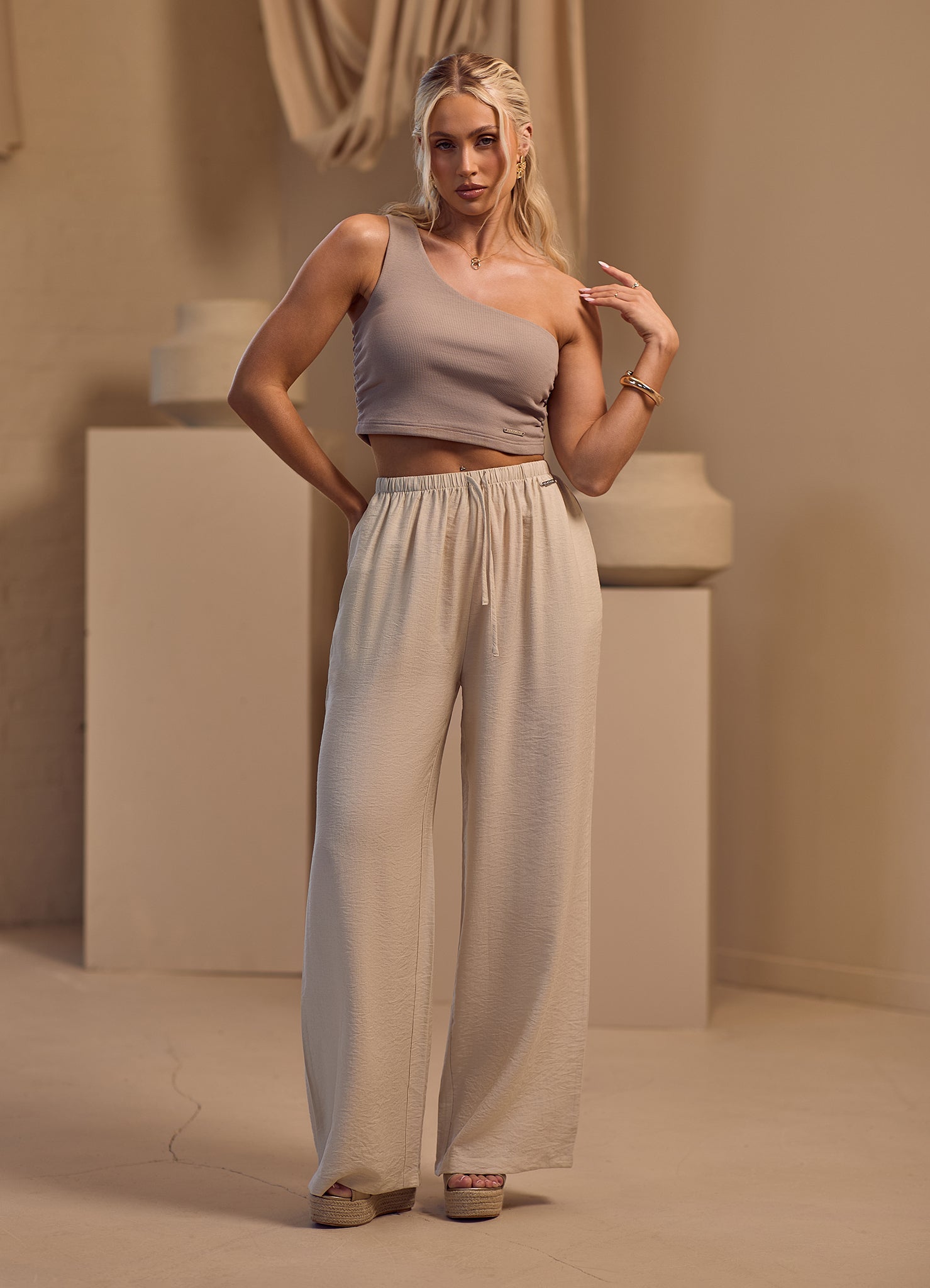 Gym King Rib Asymmetric Crop - Mocha