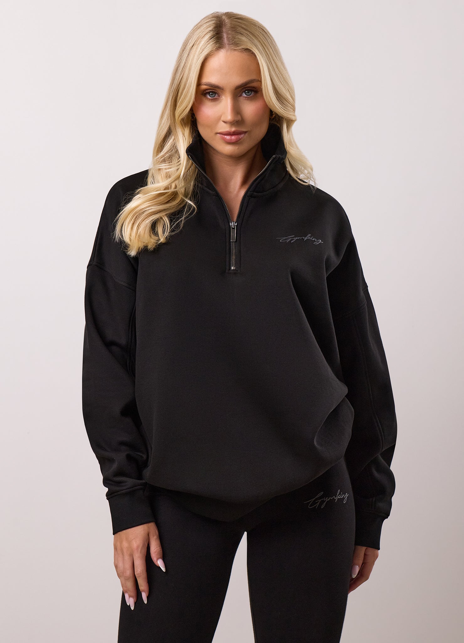 Gym King Script 1/4 Zip Fleece Funnel - Black