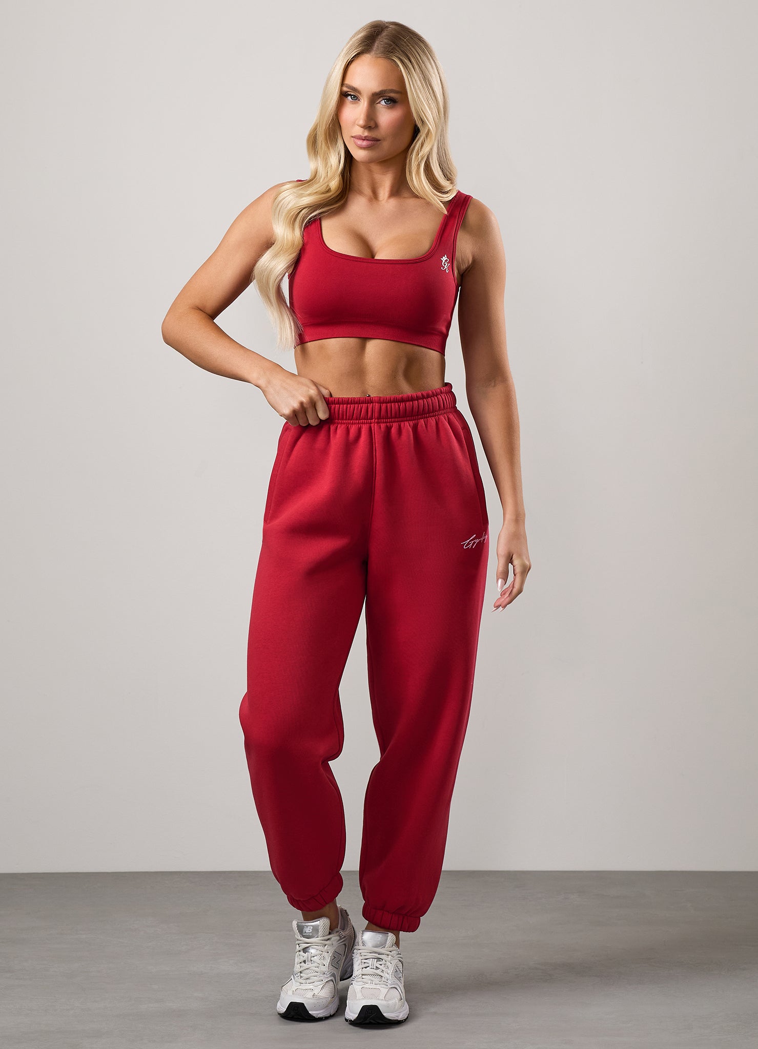 【Gym King】Script Mindset リラックス フーディ＆ジョガー Gym King Script Mindset Relaxed Fit Jogger - Scarlet Red