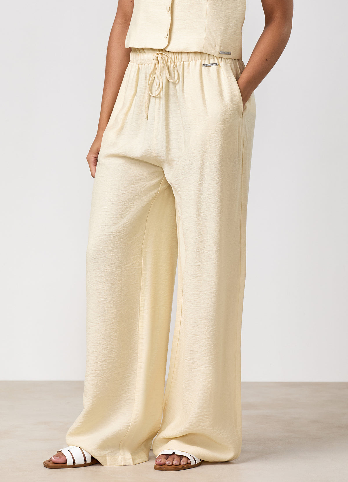 Gym King Signature Petite Length Woven Paper Bag Trousers - Buttermilk