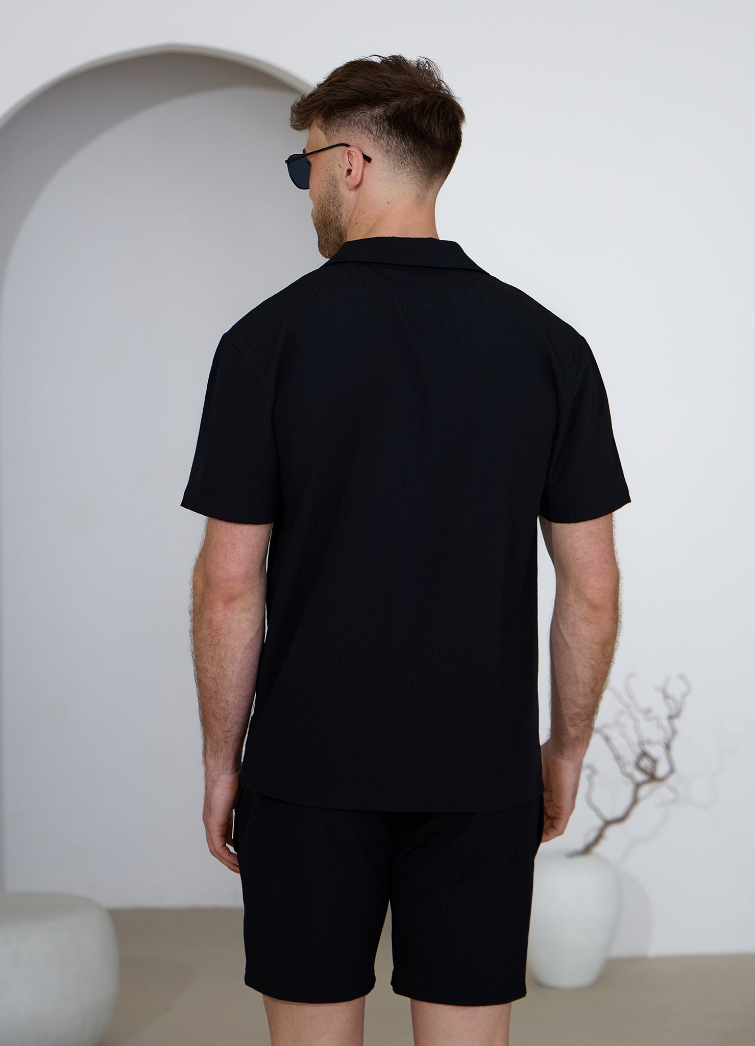 Gym King Signature Woven Texture Shirt - Black