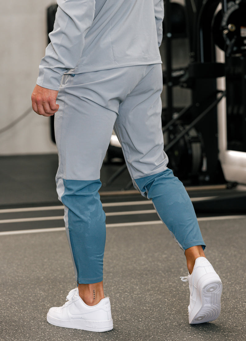 Gym King Debossed Camo Woven Tracksuit - Cloudy Grey/Lake Blue