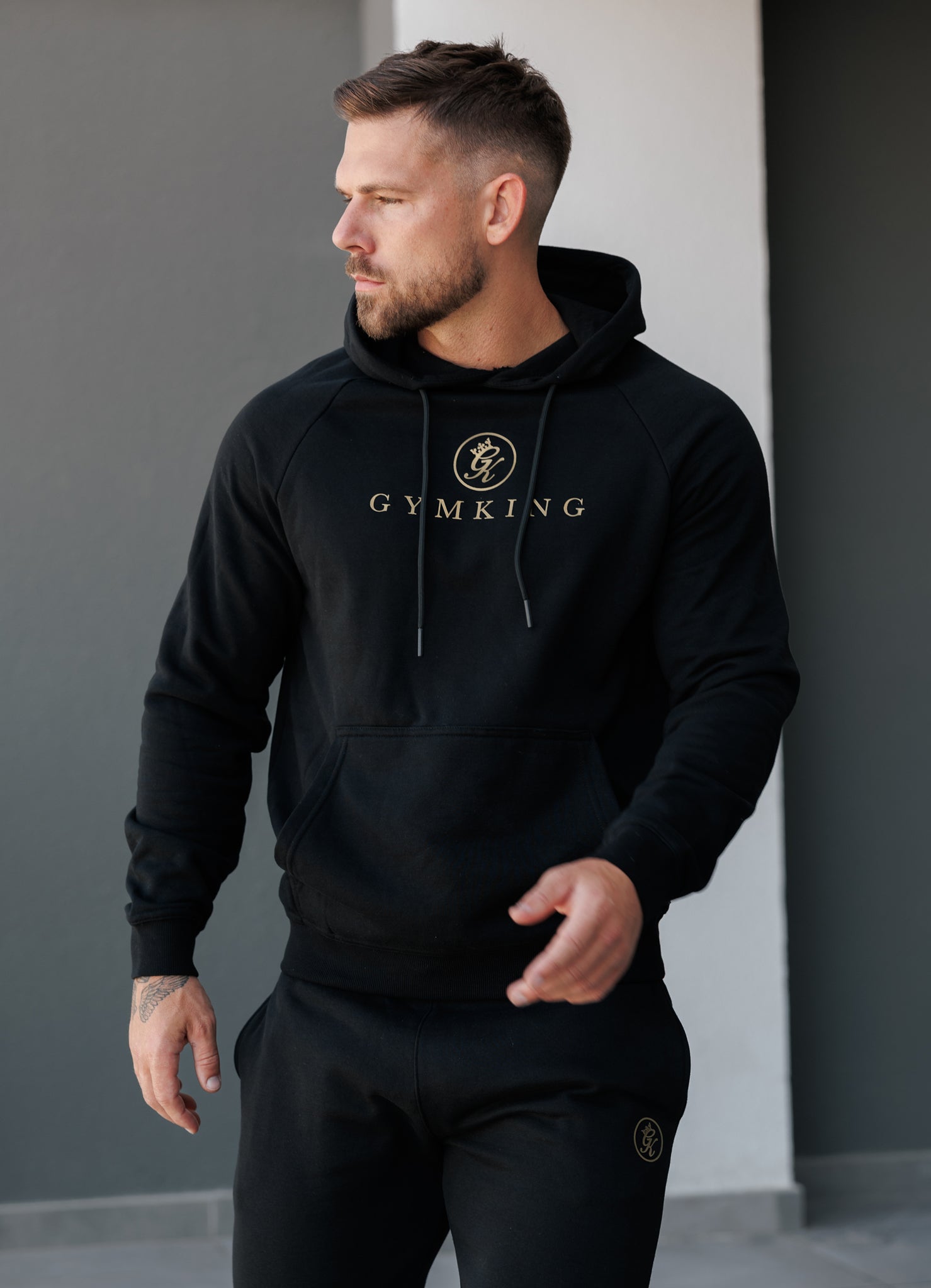 Gym King Pro Hood - Black/Gold